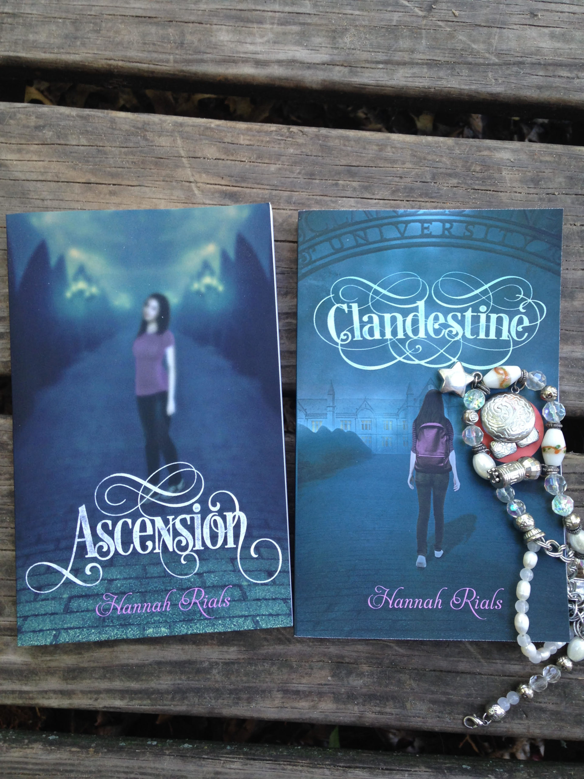 Deuxsang teen vampires and a heckuva #YA book : Clandestine by Hannah Rials